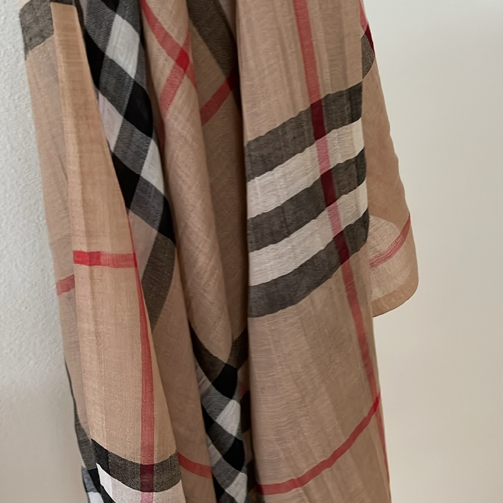Authentic Women Burberry Scarf Virgin Wool Thin Lightweight Excellent Condition